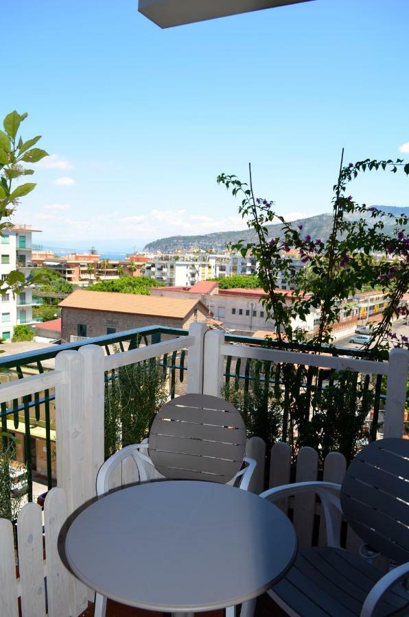 Luiselle Charming Accommodation Sorrento City Center Екстер'єр фото